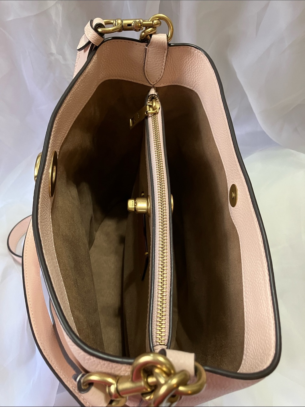 Willow Soft Bucket Bag - Picture 10 of 16